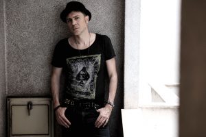 alt="foto di Sabù Alaimo su sfondo grigio"/